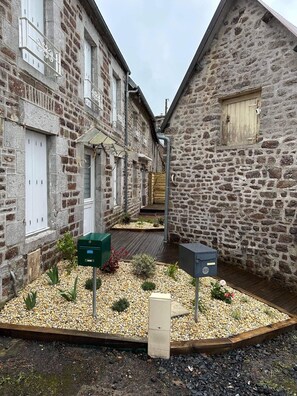 Pathway to the front door.