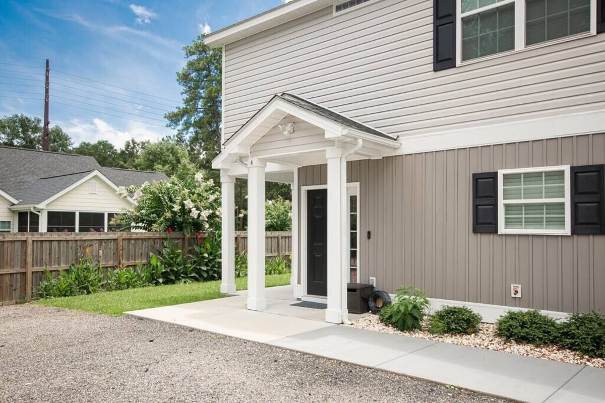 3-Bedroom Apartment with Free Parking