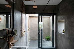 Indoor & Outdoor Shower