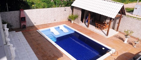 Hospede-se nesta casa com piscina, churrasqueira e muito lazer em Conde/PB