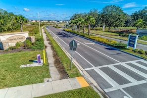 Hidden Creek's Entrance-Avenue