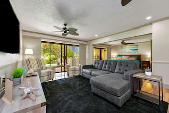 Cozy island getaway with access to pool, hot tub, & private washer/dryer