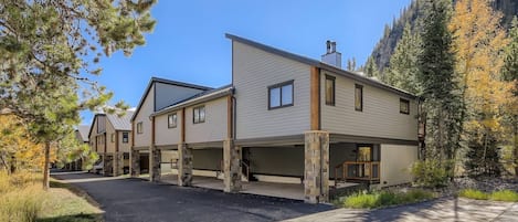 Adorable Townhome Tucked Into The Mountains