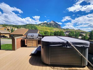 Hot Tub + Deck - Second Floor