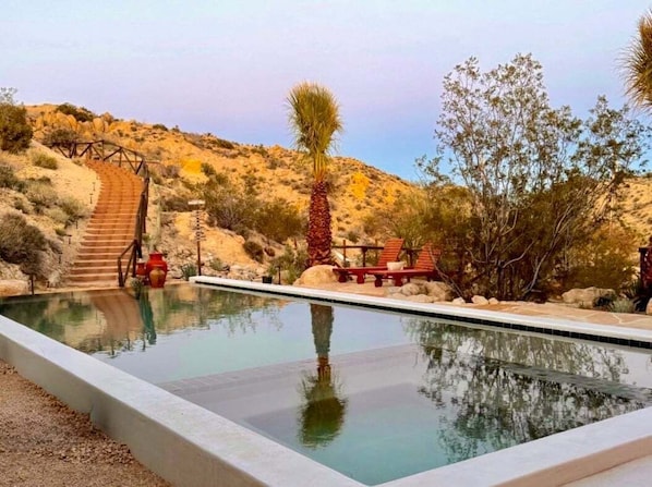 Welcome to Saguaro Ridge! Brand new infinity edge, pool, spa, yoga room, and meditation garden!