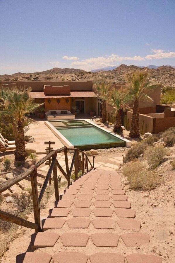Welcome to Saguaro Ridge.