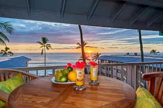 Kona Reef F22. Beautiful Ocean view unit with AC and free WiFi. Close to town