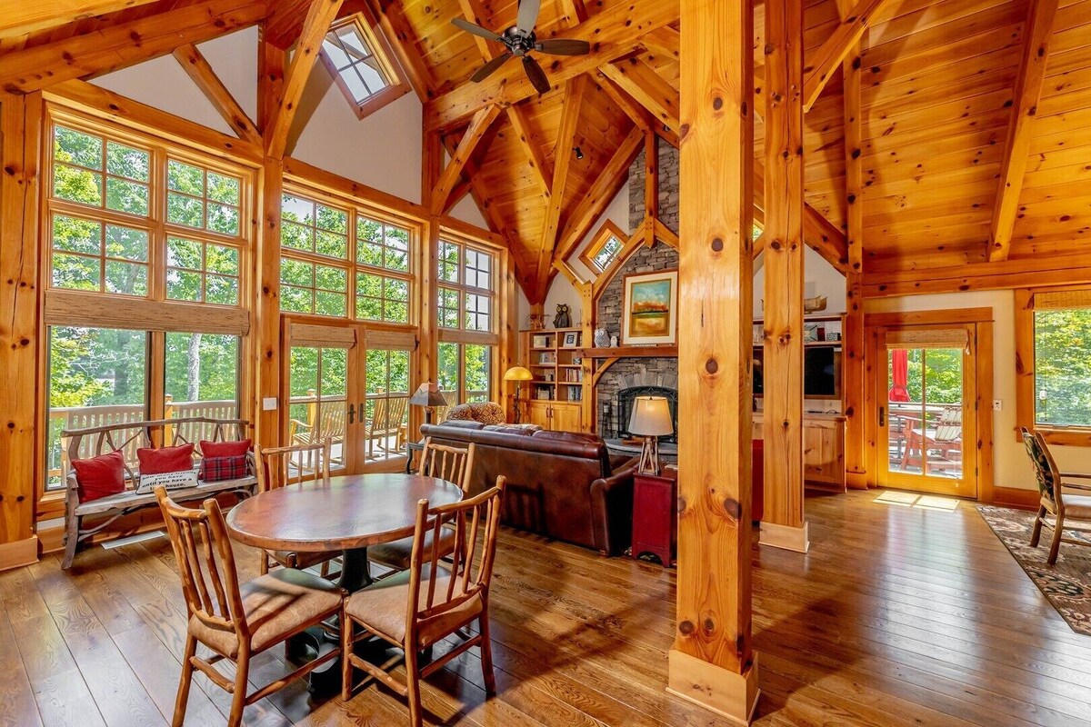 Private, Luxurious, Lakefront Home 4BS12