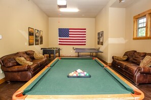 Vista 14 - Game Room in the garage