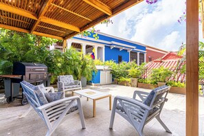Enjoy the afternoon with a family BBQ or drinks at the 2nd floor terrace
