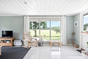 Panoramafenster im Wohnzimmer um Elche zu beobachten