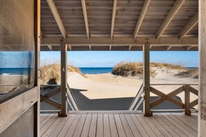 NH324:Fred Wood Cottage | ML Oceanfront covered deck