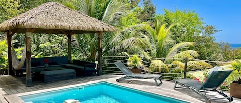 La villa Corali adossée à la forêt tropicale