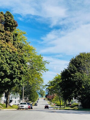 3 short blocks walk to lake and South Side Beach