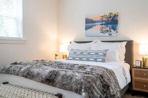 Queen bedroom-green tea memory foam mattress