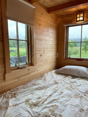 Twin ground level bedroom