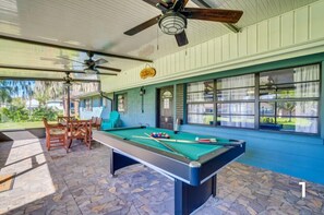 Principal entrance/game room 