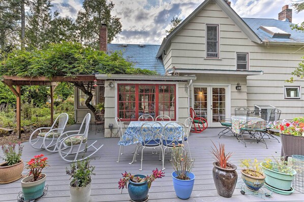 Federal Way Vacation Rental | 5BR | 2.5BA | Step-Free Entry | 1,650 Sq Ft