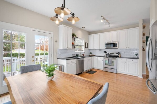 Fully equipped kitchen (1)