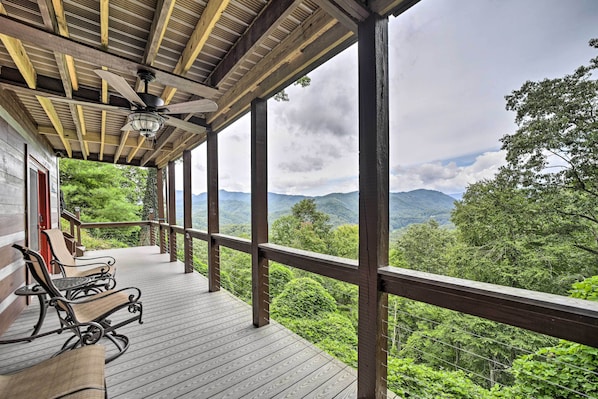 Bryson City Vacation Rental | 3BR | 2BA | Stairs Required | 2,000 Sq Ft