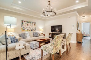 Living Room | Smart TV | Free WiFi