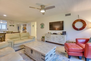 Living Room | Main Floor | Central Air Conditioning | Smart TV