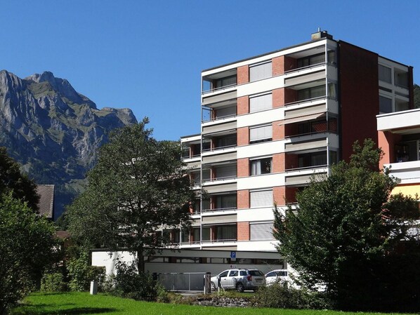 Himmel, Gebäude, Pflanze, Eigentum, Daytime, Baum, Fenster, Die Architektur, Urban Design, Nachbarschaft