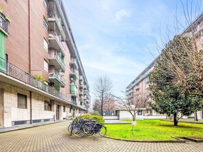 Apartment, Residential Area, Condominium, Sidewalk, Balcony, Walkway