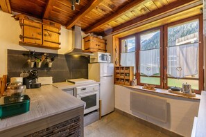 Fully equipped kitchen