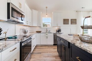 Fully stocked Kitchen has lots of storage/bonuses-Charcuterie Boards/Accessories/Kitchen Aid Mixer/Bean Grinder for fresher coffee taste.