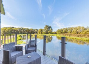 Lakeside Retreat VIP - Waterside Hambleton Lakeside Lodges, Poulton-Le-Fylde