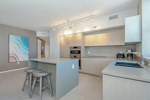 Fully-equipment kitchen