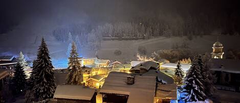 Vue sur le village des Brevieres depuis l’appartement.