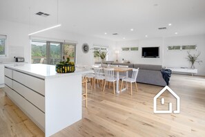 Kitchen island with breakfast bar for 4 and dining table for 10