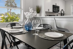 Dining Area|Dishware|Glassware