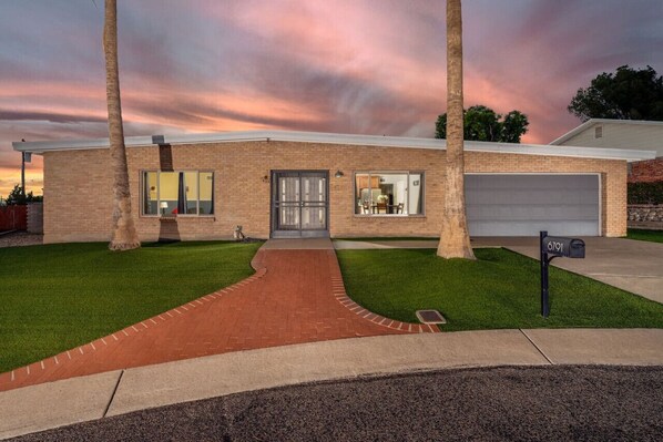 Empty 2-car garage for your use and beautiful Tucson sunsets every day of the year