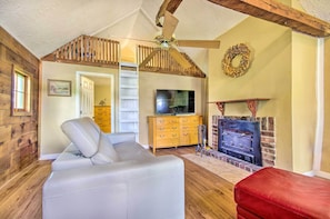 Living Room | Free WiFi | Smart TV w/ Cable | Wood-Burning Stove