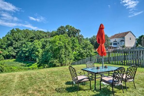 Backyard | Outdoor Dining Set | Hammock