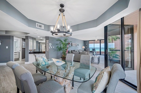 Dining area for six - surrounded by Gulf views!