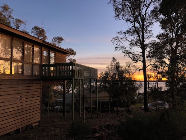 Treehouse, Sunrise and views to main beach north.