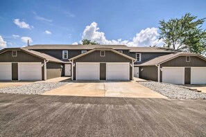 Community Exterior | Driveway Parking (2 Vehicles)