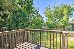 Private Deck | Shared Backyard