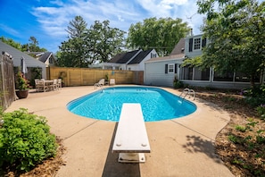 Enjoy the beautiful private back yard & pool!