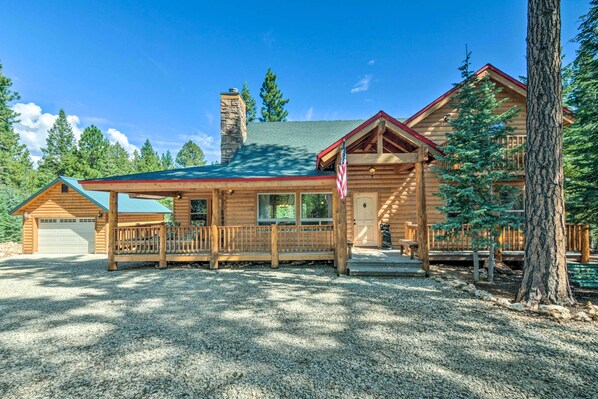 Duck Creek Valley Vacation Rental | 3BR | 2.5BA | Stairs Required | 2,100 Sq Ft