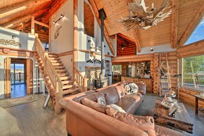 Living Room | Gas Fireplace | Smart TV