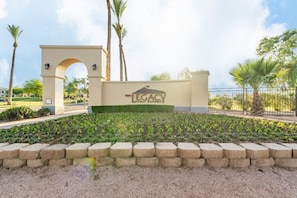 02_TheLegacyGolfResort_Gate-002