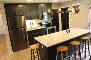 Kitchen & Dining