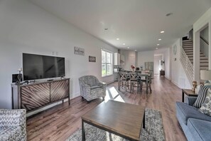 Main Living Area | Smart TVs w/ Cable