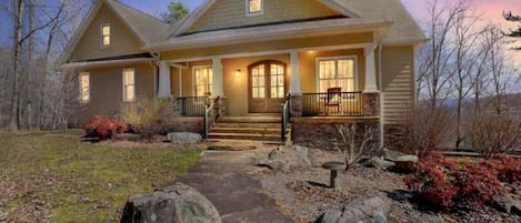 A luxurious Sewanee retreat.