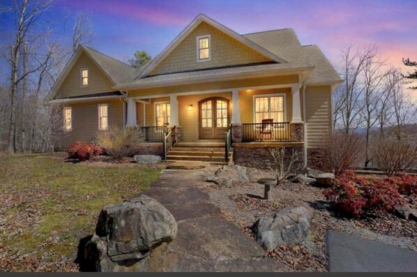 A luxurious Sewanee retreat. 